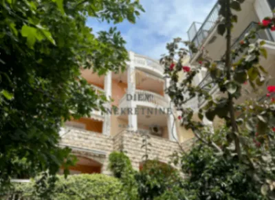 Izdavanje, dvosoban stan, 105m², Sveti Stefan, Budva - image 11