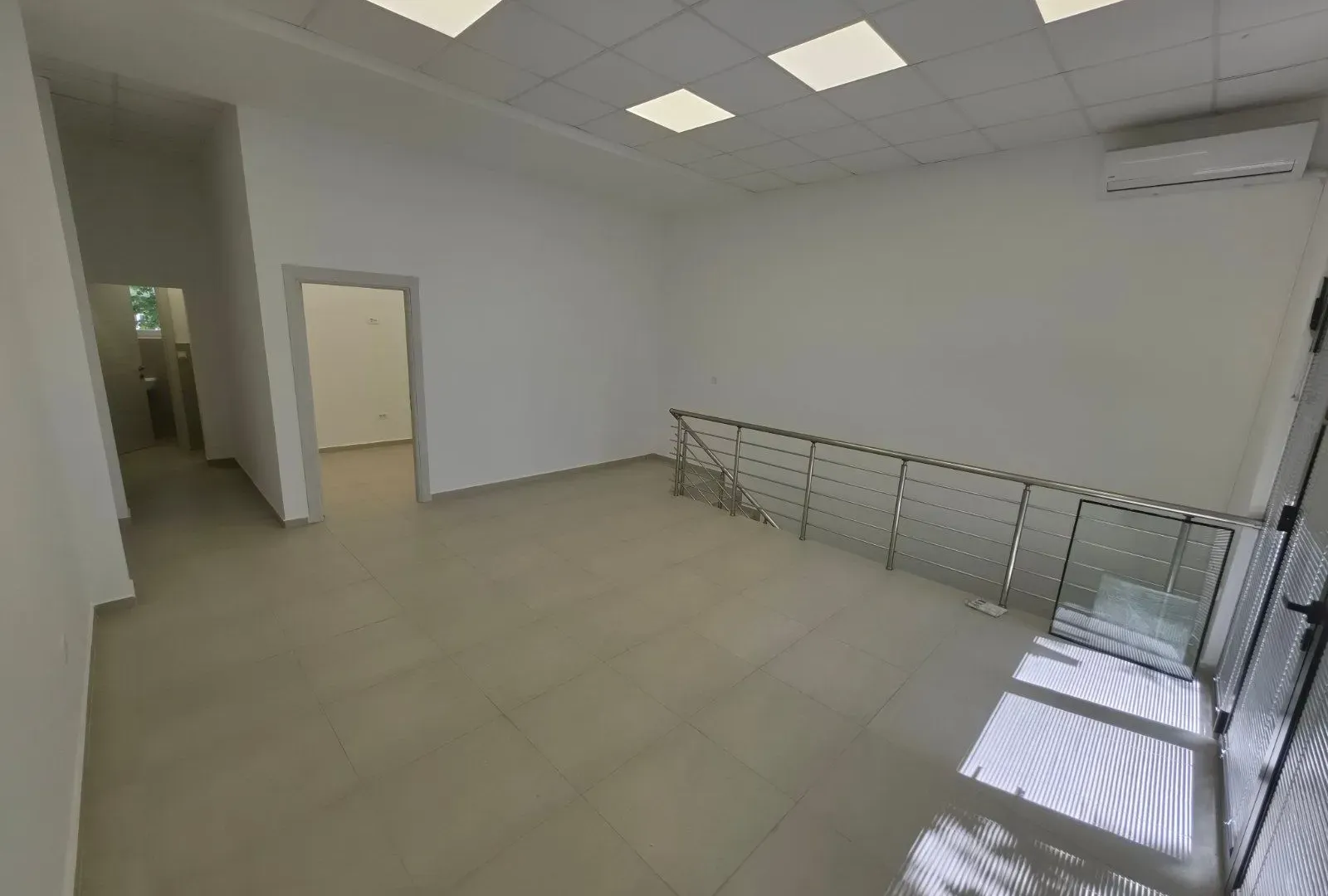 Rent, office space, 115m², Blok 6, Podgorica