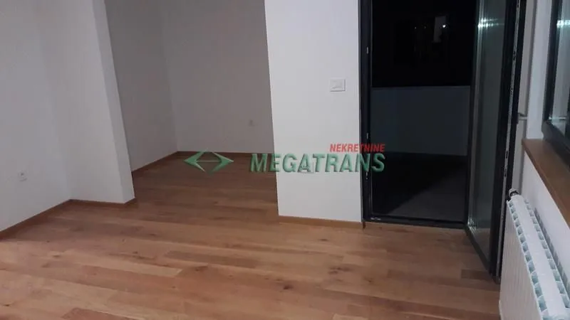 Izdavanje, stan, 143m², Centar, Novi Sad