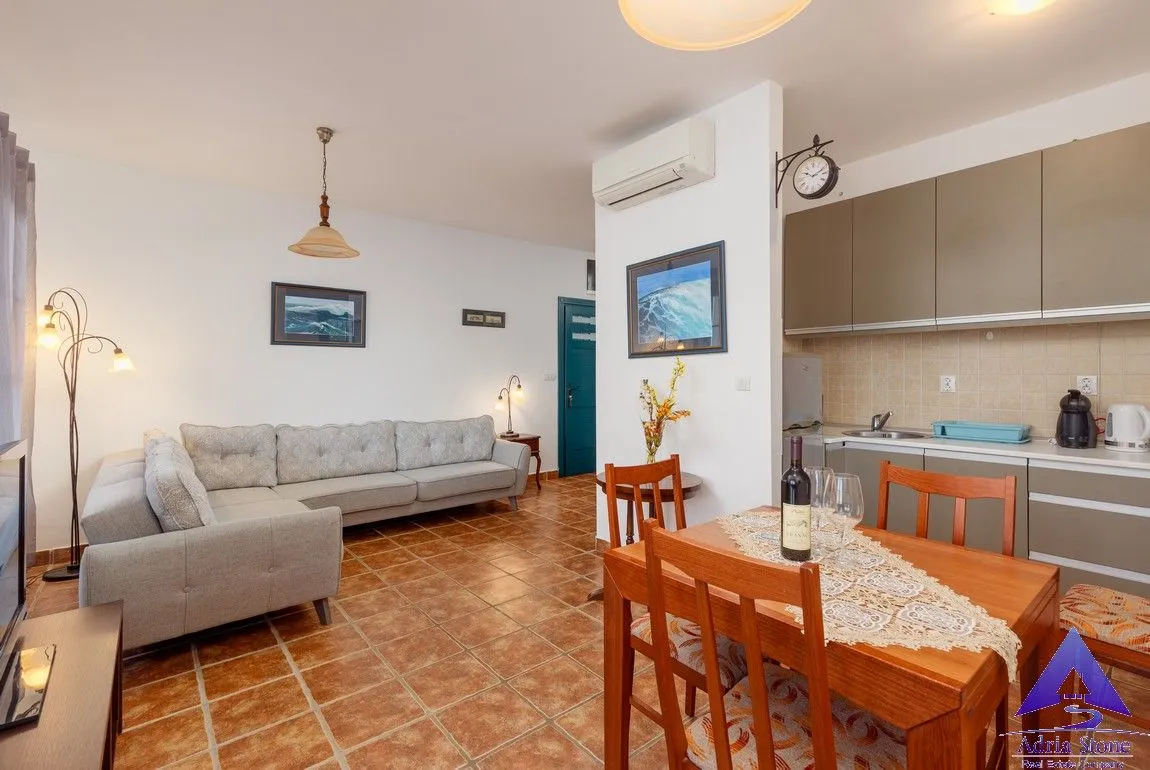 Prodaja, dvosoban stan, 84m², Kostanjica, Kotor