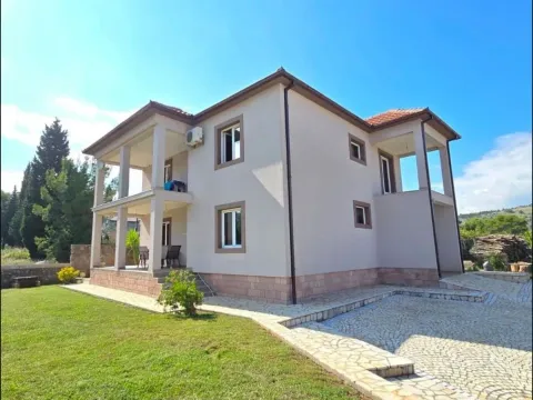 Rent, house, 200m², Zagorič, Podgorica - image 1