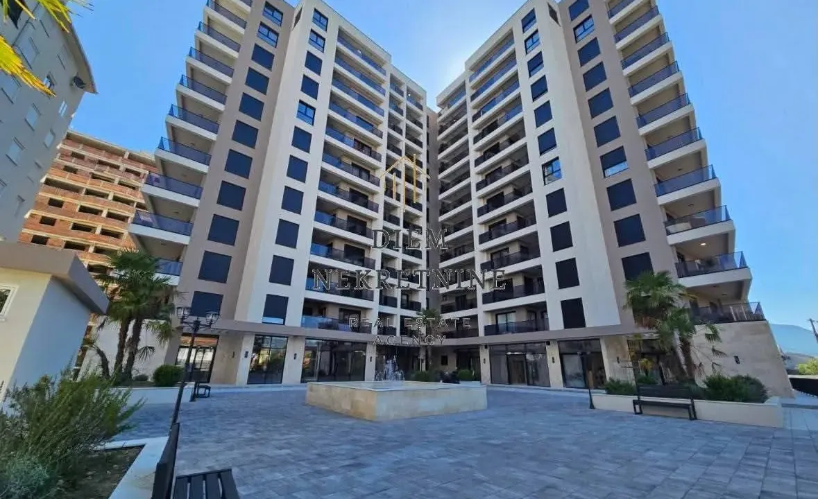 Sale, two bedroom apartment, 80m², Centar, Bar
