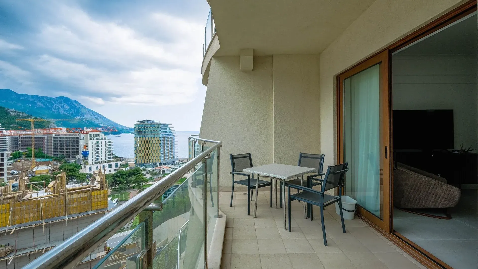 Prodaja, dvosoban stan, 87m², Bečići, Budva