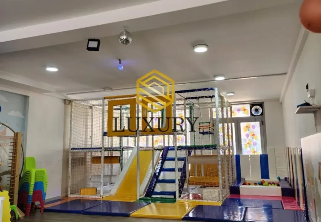 Izdavanje, poslovni prostor, 89m², Kod Big Fashion-a, Podgorica