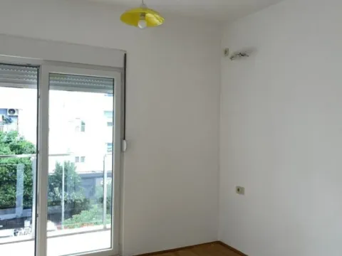 Izdavanje, jednosoban stan, 44m², Blok 9, Podgorica - image 4