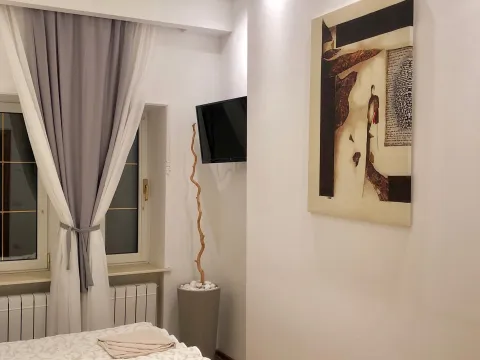 Izdavanje, trosoban stan, 105m², Stari grad, Novi Sad - image 10