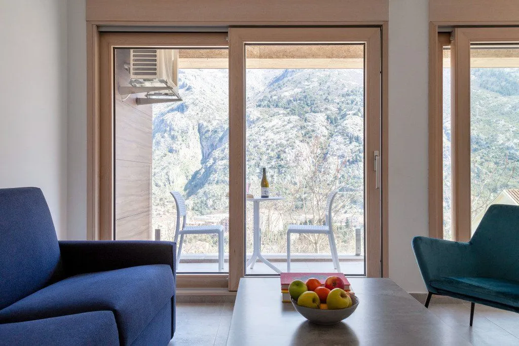 Izdavanje, jednosoban stan, 64m², Škaljari, Kotor