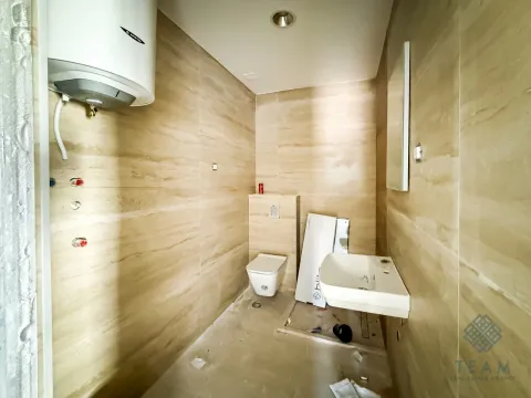 Prodaja, trosoban stan, 88m², Tološi, Podgorica - image 9