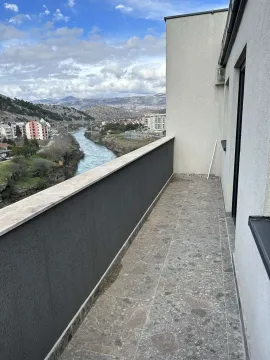 Terasa sa pogledom na rijeku. - image 14