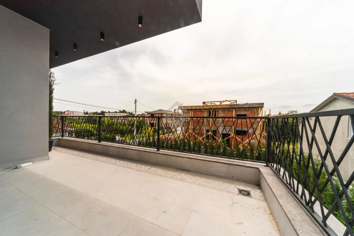 Prodaja, kuća, 202m², Tološi, Podgorica
