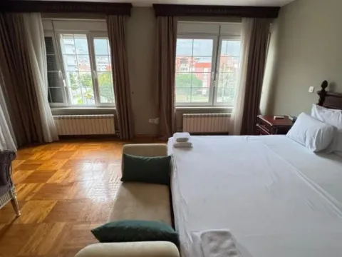 Izdavanje, trosoban stan, 150m², Budva, Crna Gora - image 11