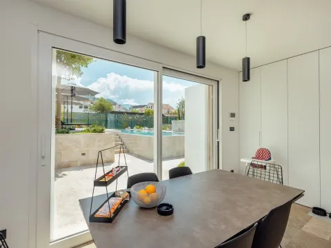 Izdavanje, kuća, 170m², Donja Lastva, Tivat - image 16