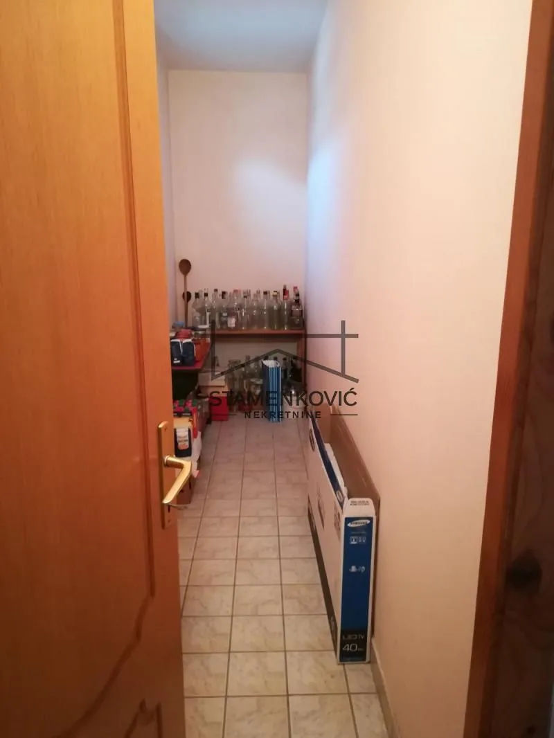 Prodaja, kuća, 250m², Novo naselje, Novi Sad