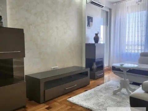 Izdavanje, trosoban stan, 102m², Bulevar patrijarha Pavla, Novi Sad Sve Podlokacije - image 17