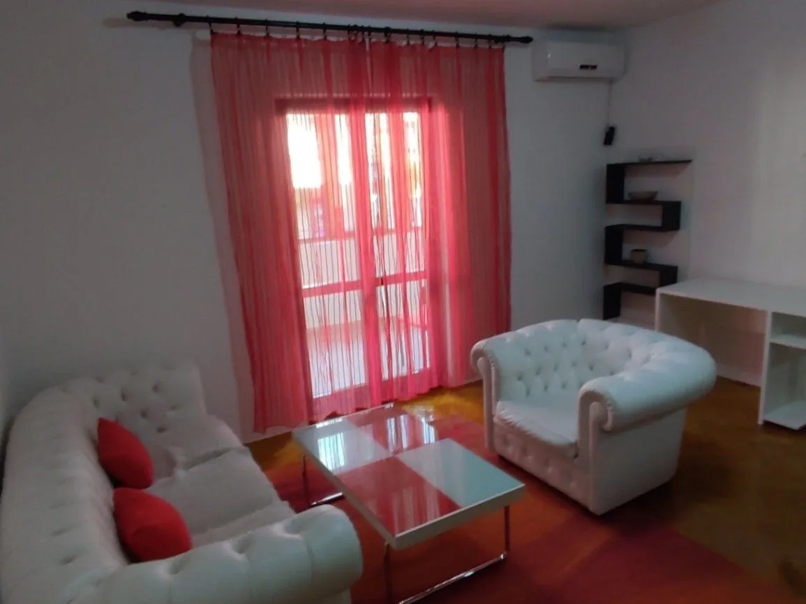 Izdavanje, jednosoban stan, 50m², Malo Brdo, Podgorica