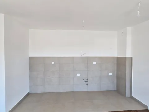 Prodaja, dvosoban stan, 69m², Šušanj, Bar - image 4