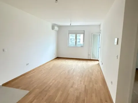 Izdavanje, jednosoban stan, 46m², Stari Aerodrom, Podgorica - image 4