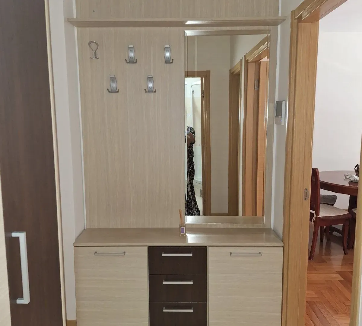 Izdavanje, dvosoban stan, 54m², Pobrežje, Podgorica