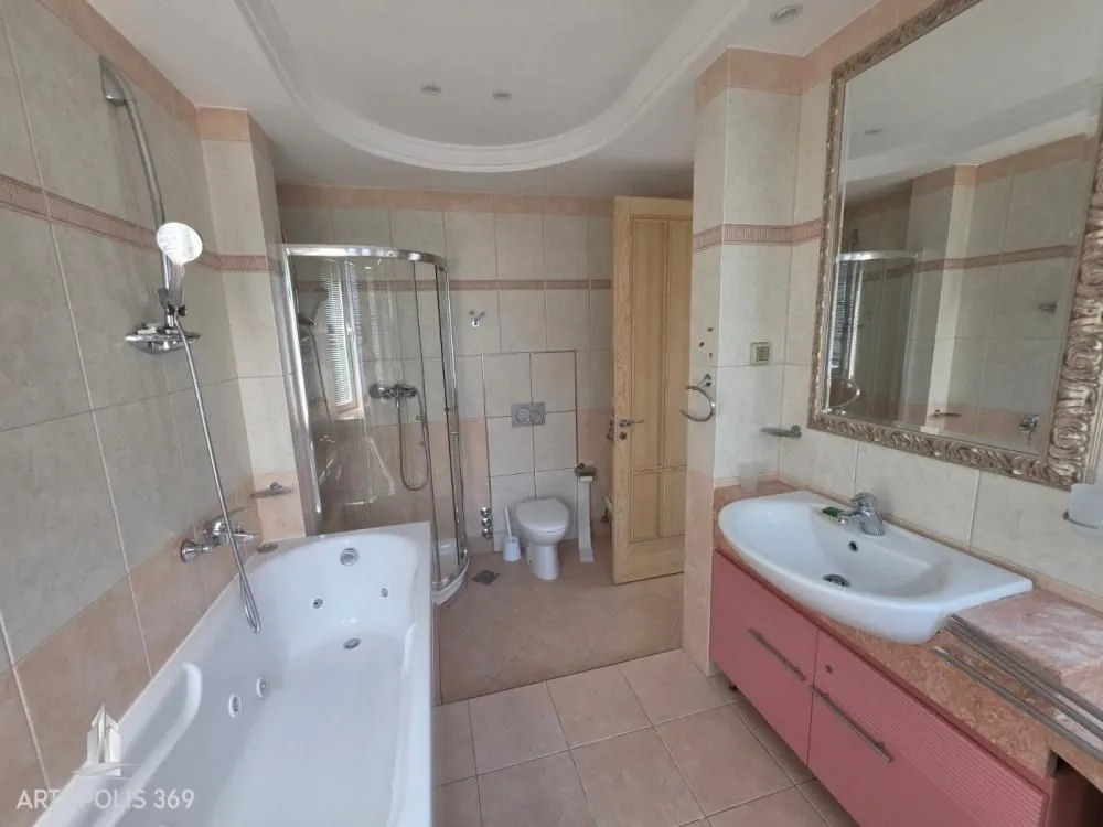 Izdavanje, kuća, 290m², Zvezdin Stadion, Beograd