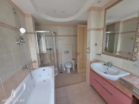 Izdavanje, kuća, 290m², Zvezdin Stadion, Beograd - image 7