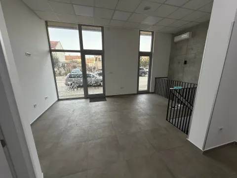 Rent, office space, 130m², Blok 9, Podgorica - image 2