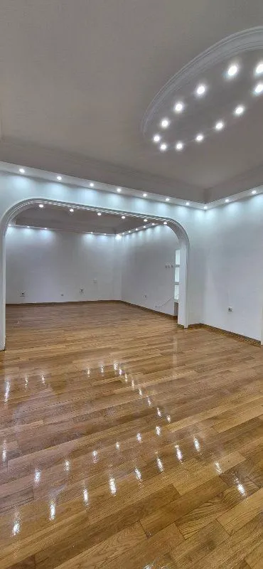 Izdavanje, četvorosoban stan, 144m², Vračar Sve Podlokacije, Beograd
