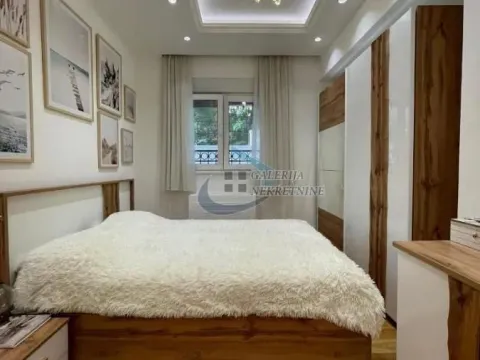 Sale, four bedroom apartment, 175m², Savski Venac, Beograd - image 12