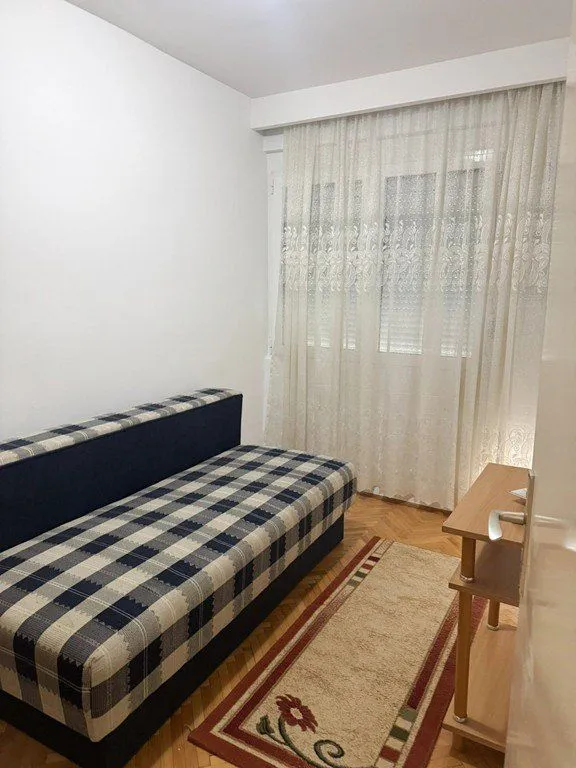 Izdavanje, dvosoban stan, 80m², Tuški Put, Podgorica