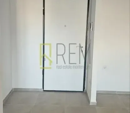 Prodaja, jednosoban stan, 45m², Stari Aerodrom, Podgorica - image 9