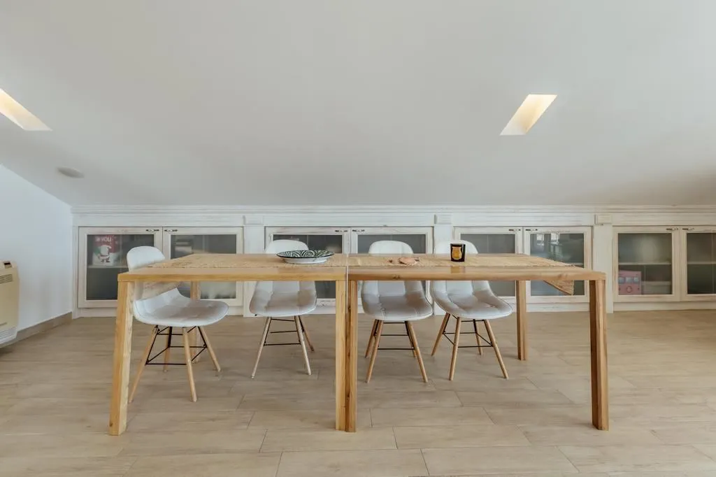 Izdavanje, trosoban stan, 200m², Herceg Novi, Crna Gora
