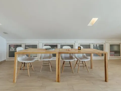 Izdavanje, trosoban stan, 200m², Herceg Novi, Crna Gora - image 8