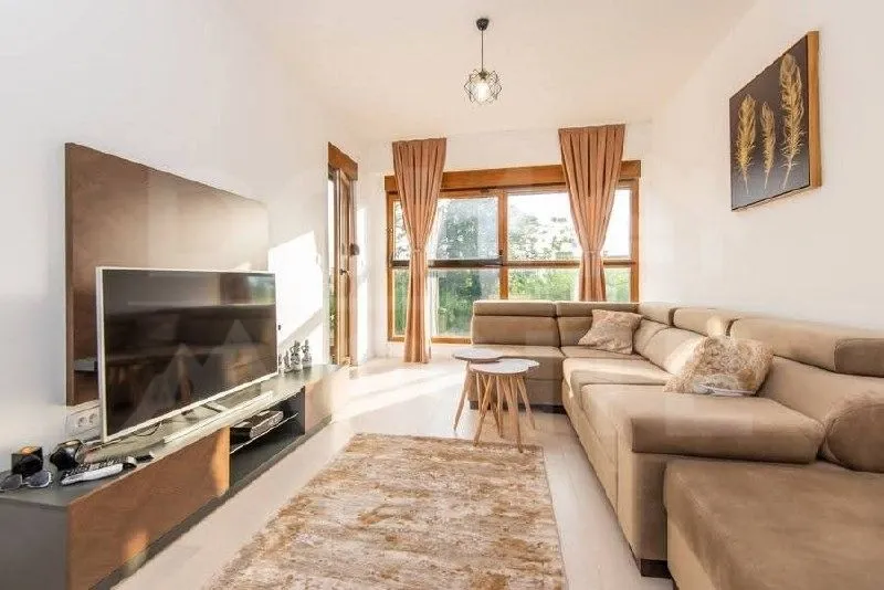 Izdavanje, jednosoban stan, 43m², Tivat, Crna Gora
