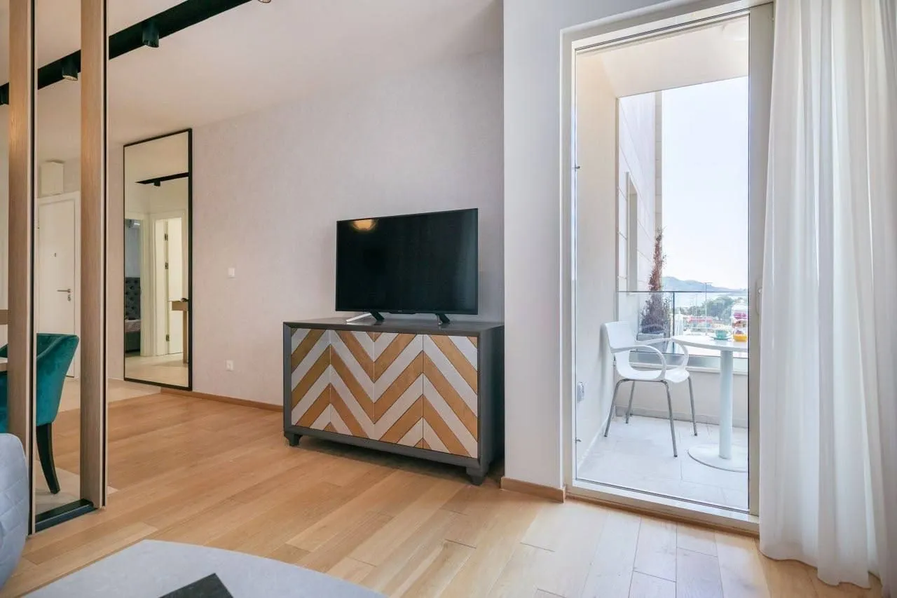 Rent, one bedroom apartment, 52m², Bečići, Budva