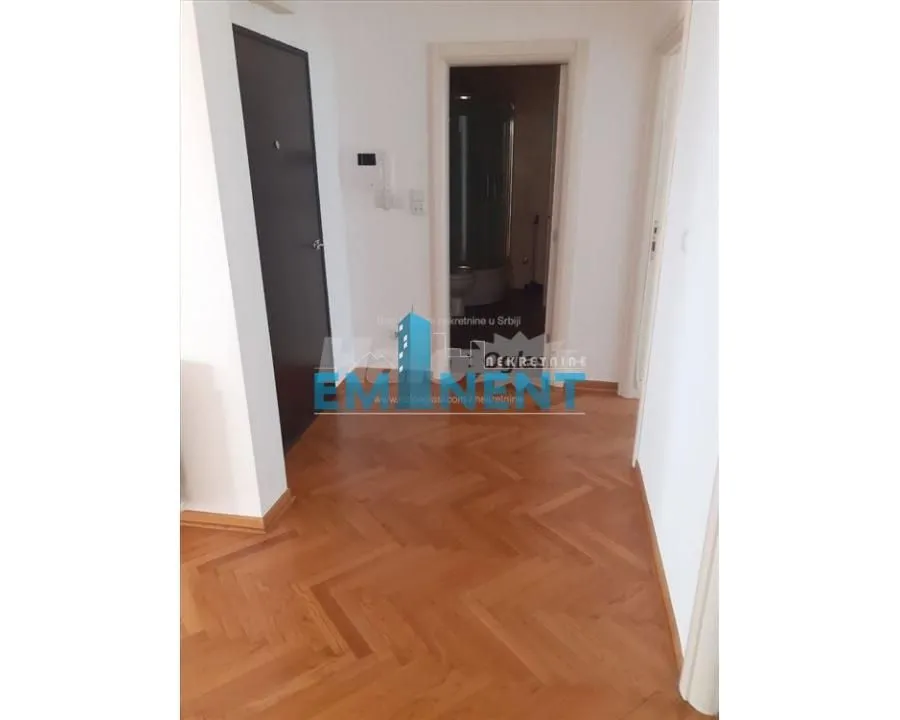 Izdavanje, trosoban stan, 90m², Vračar Sve Podlokacije, Beograd