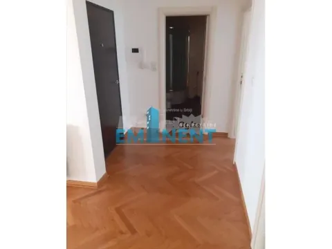 Izdavanje, trosoban stan, 90m², Vračar Sve Podlokacije, Beograd - image 9