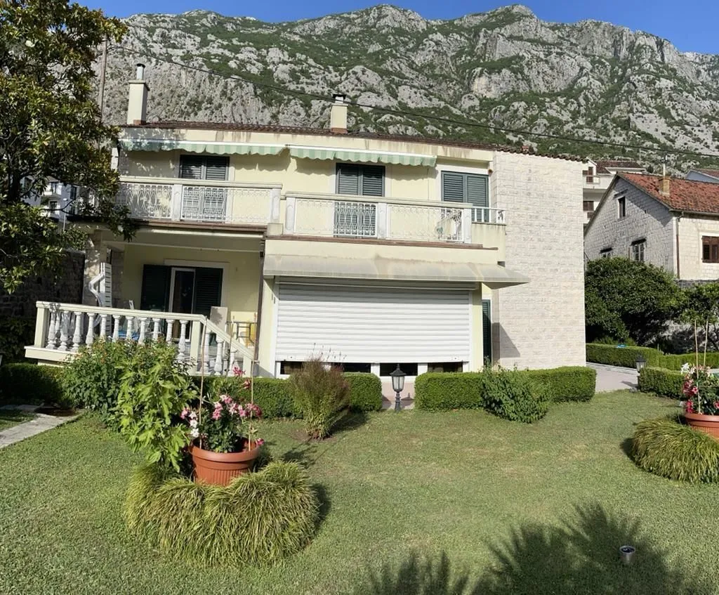 Prodaja, kuća, 230m², Dobrota, Kotor