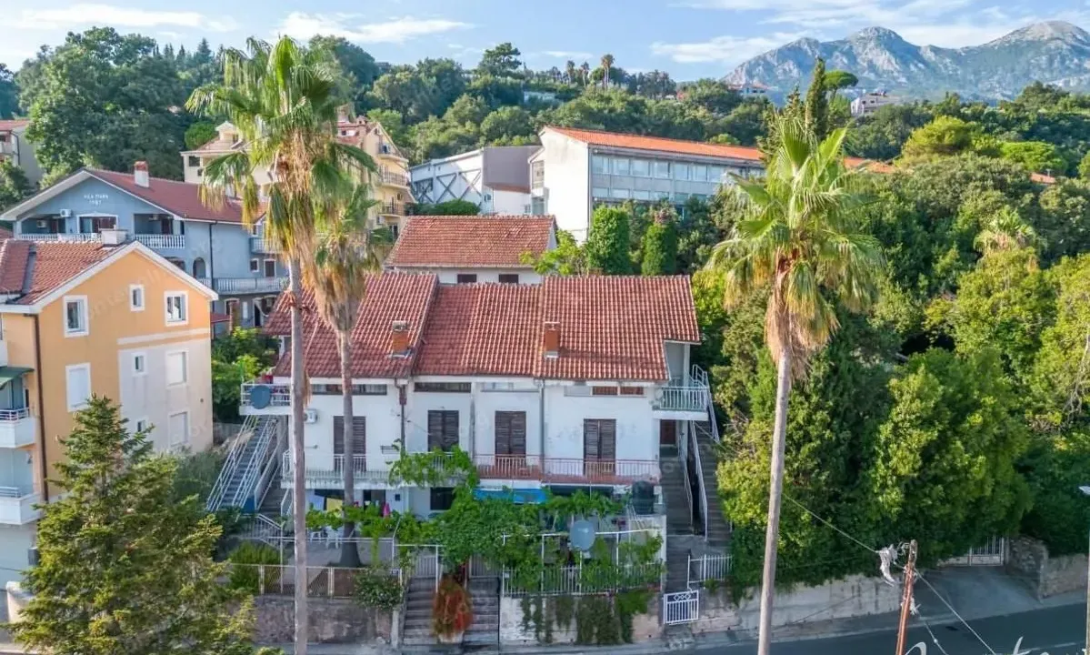 Prodaja, trosoban stan, 75m², Savina, Herceg Novi