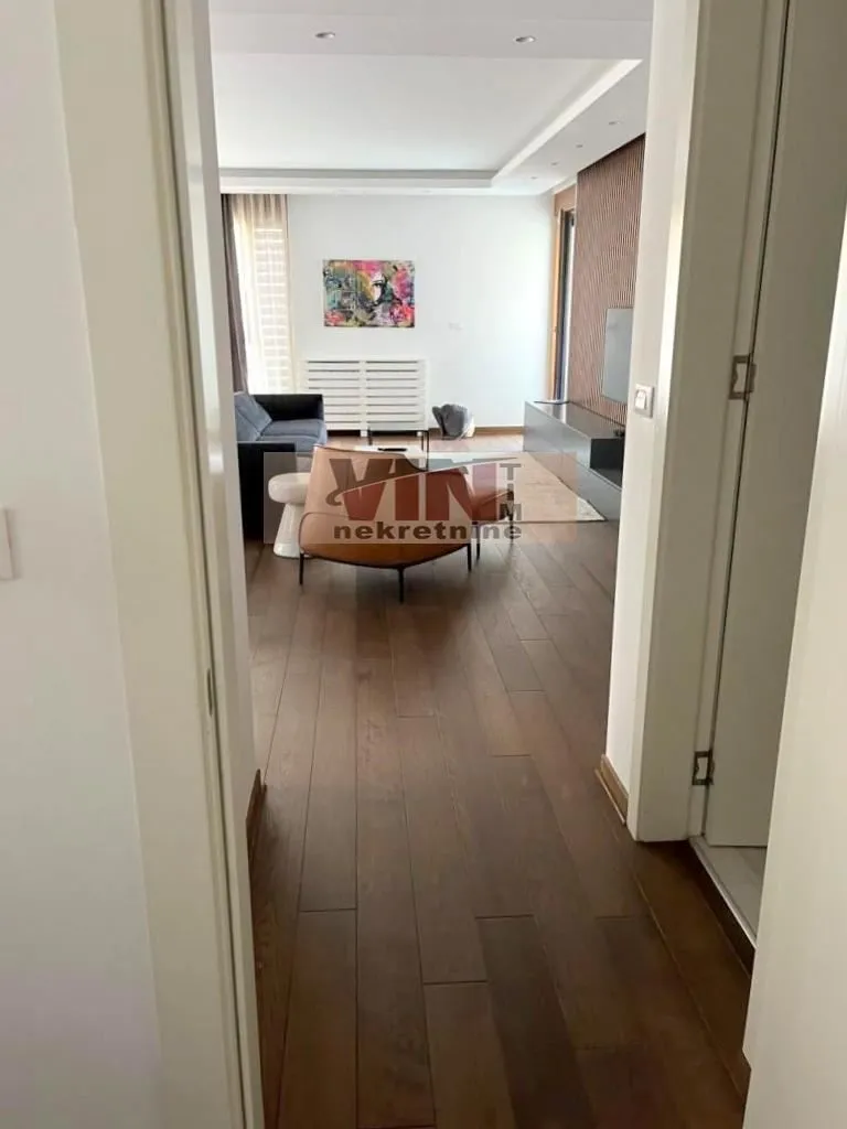 Prodaja, trosoban stan, 121m², Vračar, Šid