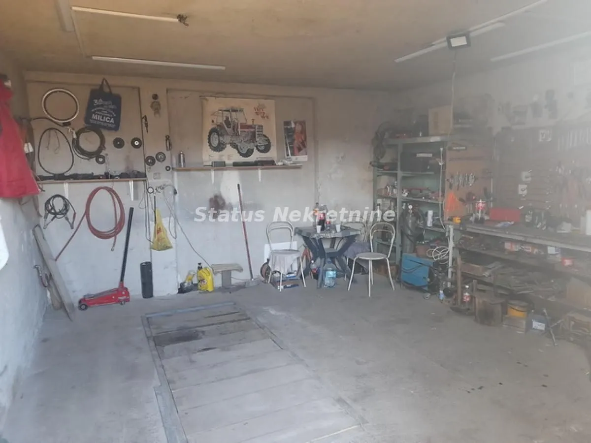 Prodaja, kuća, 180m², Centar, Inđija