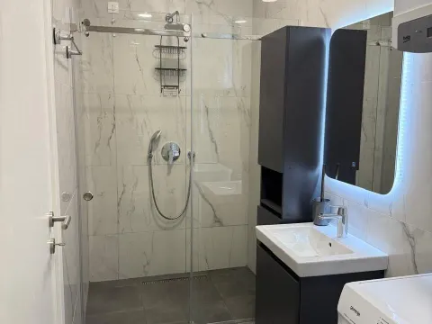Prodaja, dvosoban stan, 77m², Centar, Bar - image 8