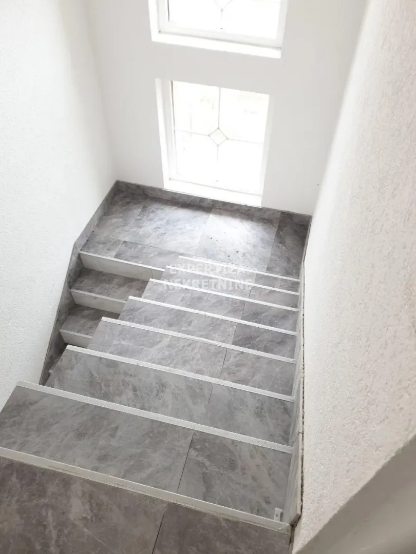 Sale, house, 250m², Čukarica, Beograd