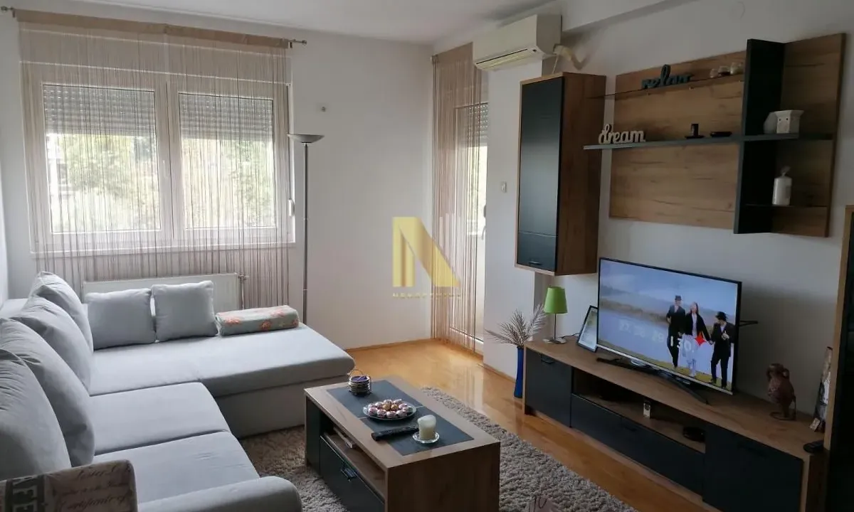 Izdavanje, jednosoban stan, 40m², Bulevar Oslobodjenja, Novi Sad Sve Podlokacije