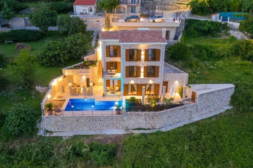 Sale, house, 320m², Lapčići, Budva