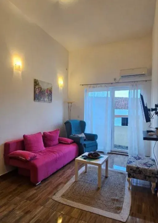 Izdavanje, jednosoban stan, 50m², Gospoština, Budva