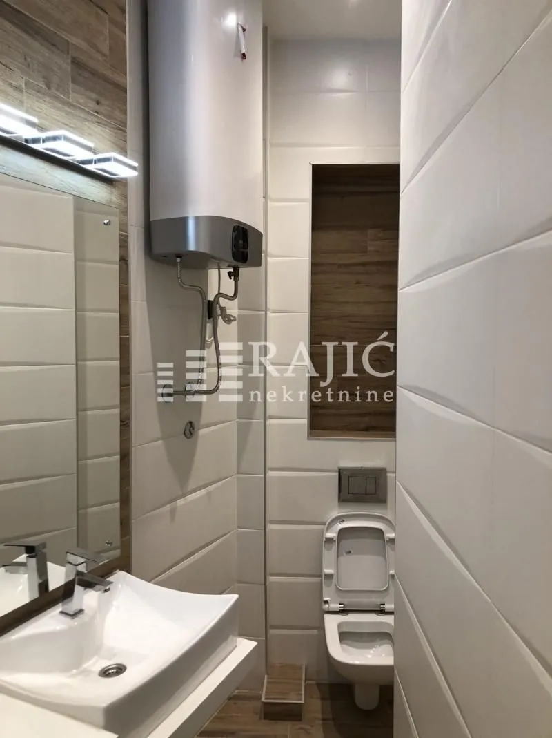 Modern equipped bathroom with sanitary ware.