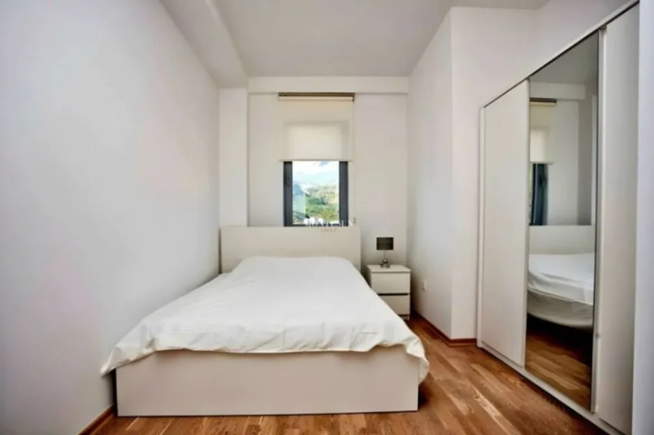 Izdavanje, dvosoban stan, 58m², Centar, Budva
