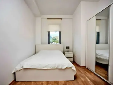 Izdavanje, dvosoban stan, 58m², Centar, Budva