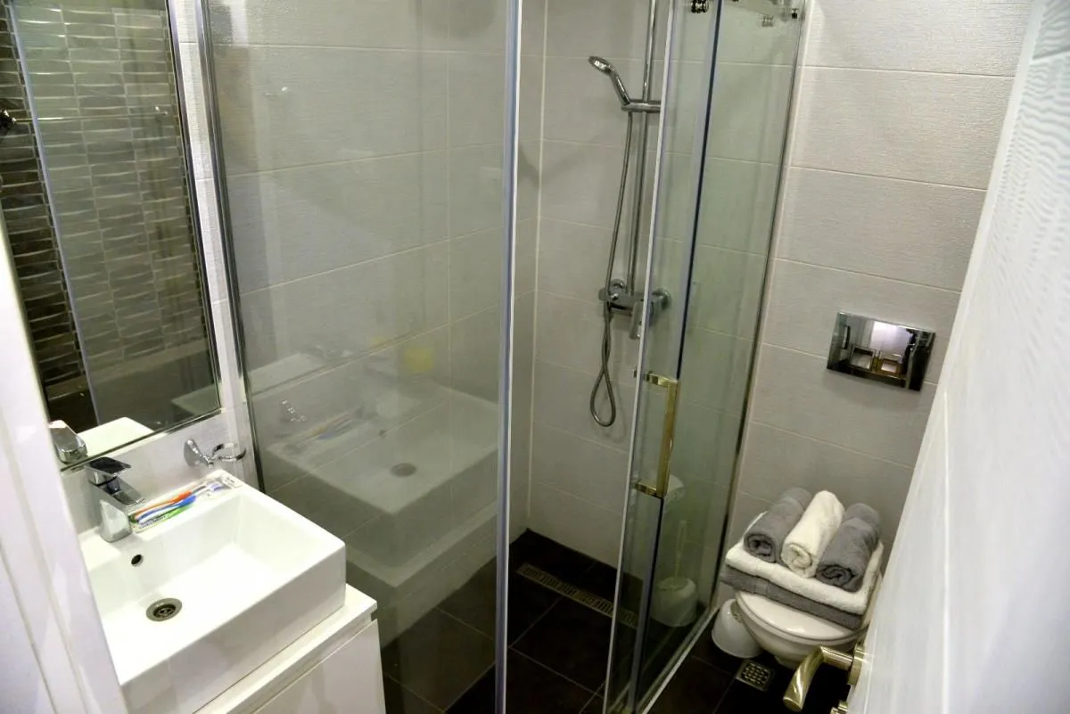 Izdavanje, trosoban stan, 61m², Centar, Niš