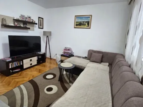 Prodaja, dvosoban stan, 57m², Autobuska stanica, Podgorica