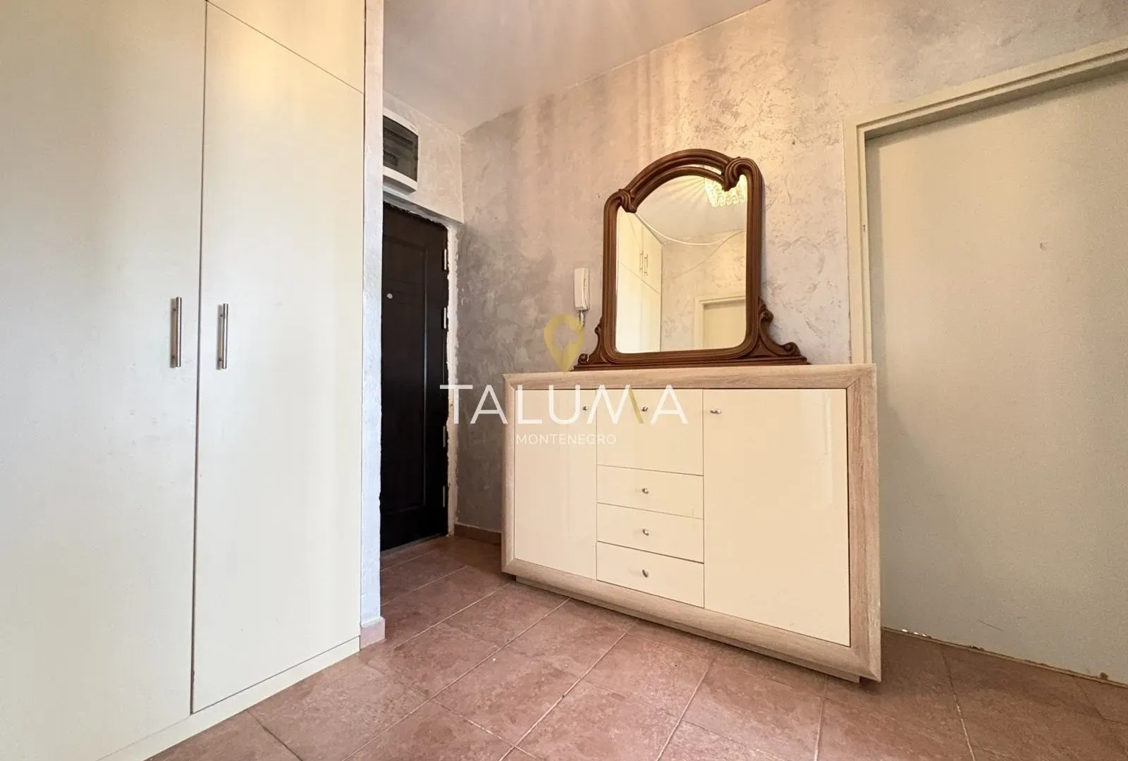 Prodaja, jednosoban stan, 55m², Tuški Put, Podgorica